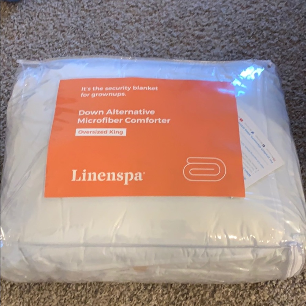 Down alternative comforter